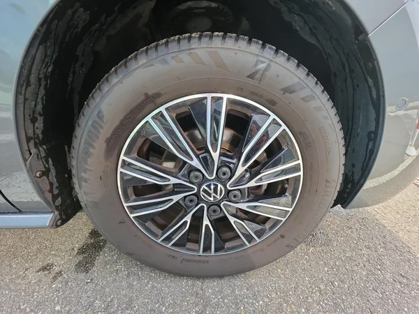 VOLKSWAGEN Multivan T7 (2023) — foto 17 van 24