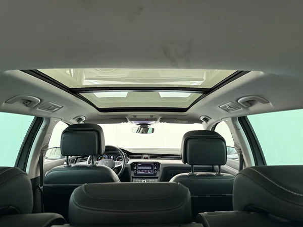 VOLKSWAGEN Passat Variant (2022) — foto 16 van 26