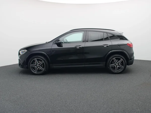 Mercedes-Benz GLA (2024) — foto 28 van 33