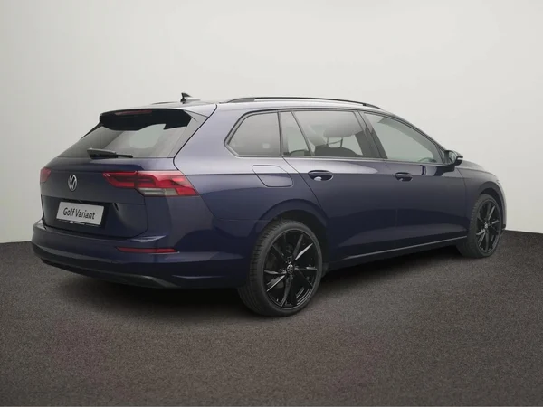 VOLKSWAGEN Golf VIII SW (2024) — foto 3 van 10