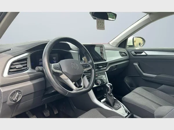 Volkswagen T-Roc (2022) — foto 28 van 29