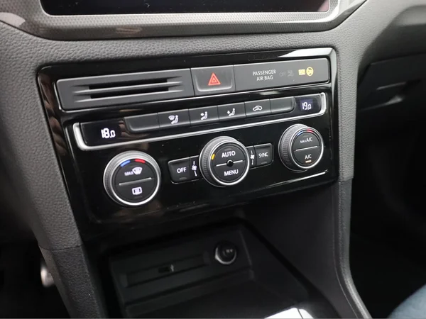 VOLKSWAGEN Golf Sportsvan (2020) — foto 8 van 19