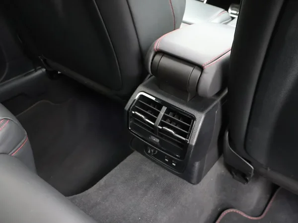 Audi RSQ3 (2023) — foto 22 van 29