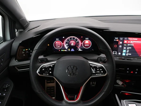 VOLKSWAGEN Golf VIII GTI (2024) — foto 7 van 25