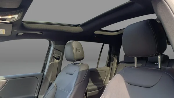 Mercedes-Benz EQB (2023) — foto 8 van 23