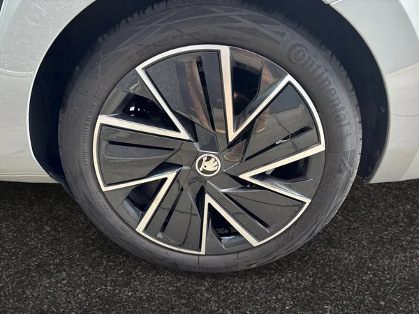 SKODA Superb (2024) — foto 11 van 21