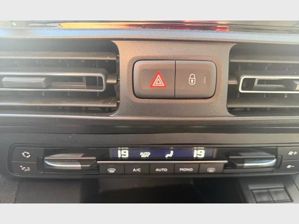 Opel Combo Life Swb (2022) — foto 15 van 27