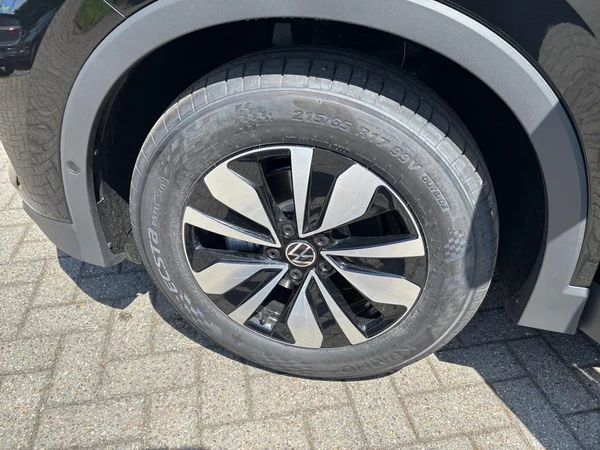 VOLKSWAGEN Tiguan (2026) — foto 16 van 24