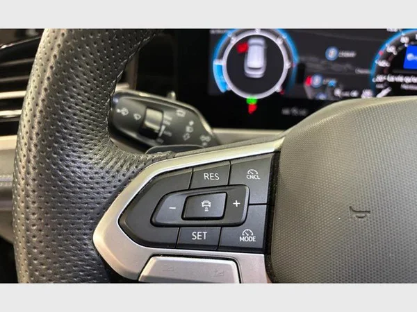 Volkswagen Passat Variant (2024) — foto 6 van 38