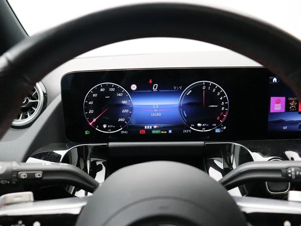 Mercedes-Benz GLA (2025) — foto 10 van 36