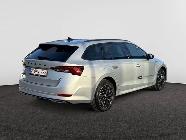 SKODA Octavia Combi (2024) — foto 9 van 16