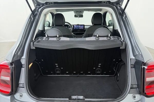 Fiat E-500 (2022) — foto 13 van 17