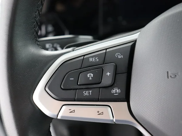 VOLKSWAGEN Golf (2024) — foto 9 van 27