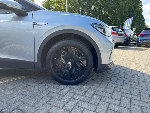 VOLKSWAGEN ID.4 (2023) — foto 16 van 23