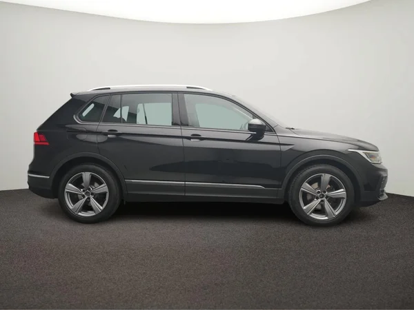 VOLKSWAGEN Tiguan (2022) — foto 8 van 10
