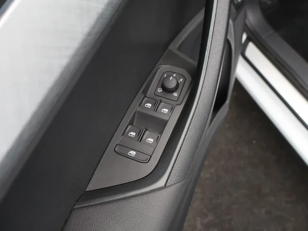 Škoda Karoq (2022) — foto 9 van 24
