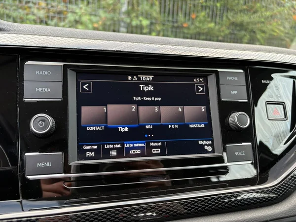 VOLKSWAGEN Polo (2023) — foto 3 van 18