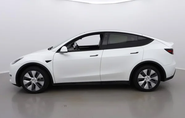 Tesla Model Y (2023) — foto 12 van 33