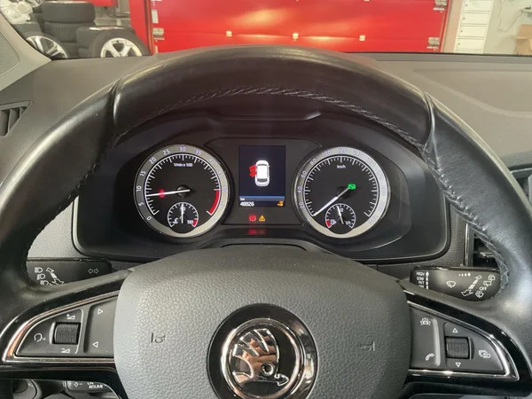 SKODA Karoq Dsl (2019) — foto 6 van 22