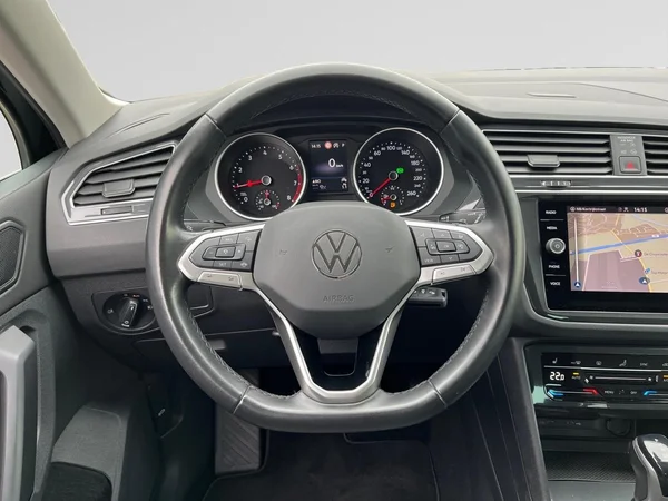 VOLKSWAGEN Tiguan (2022) — foto 2 van 22
