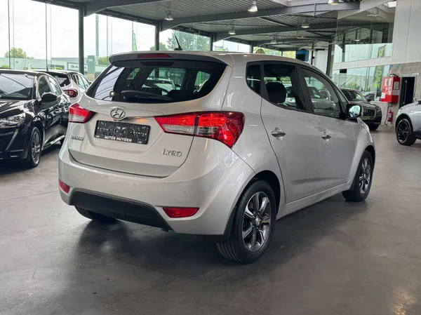 Hyundai ix20 (2017) — foto 8 van 14