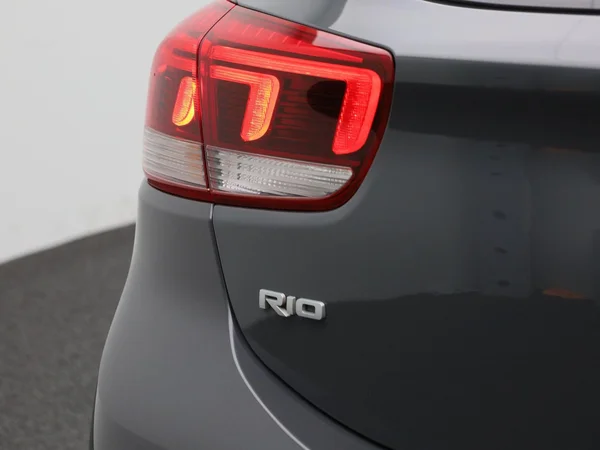 Kia Rio (2023) — foto 29 van 37