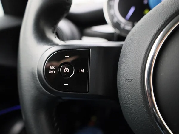 MINI Cooper (2023) — foto 9 van 40