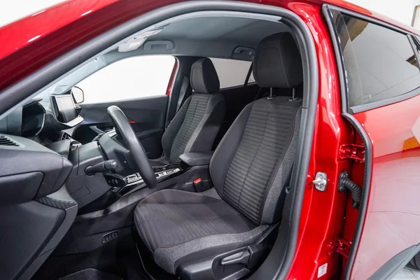 Peugeot E-2008 (2022) — foto 4 van 56