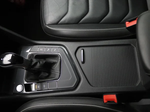 VOLKSWAGEN Tiguan (2022) — foto 4 van 26