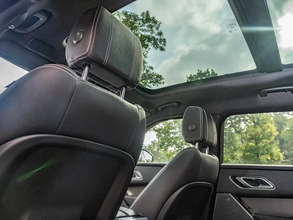 Land Rover Range Rover Velar (2022) — foto 13 van 27