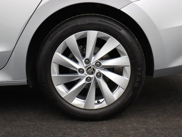 SKODA Octavia Combi (2024) — foto 14 van 18