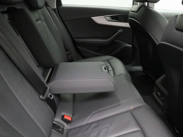 Audi A4 (2023) — foto 37 van 45