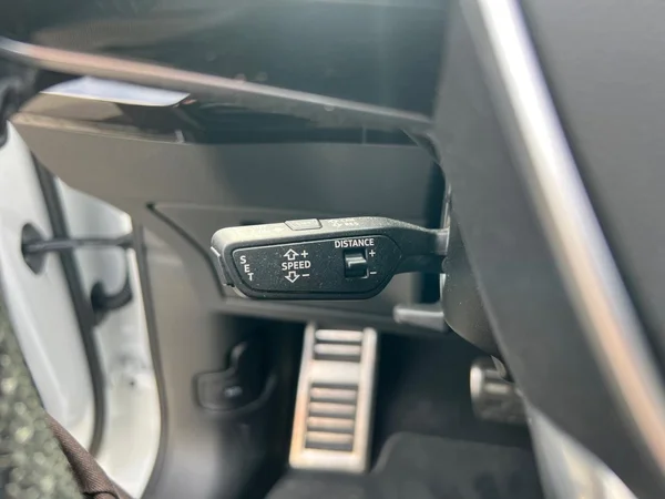 AUDI Q8 Sportback e-tron (2024) — foto 2 van 24