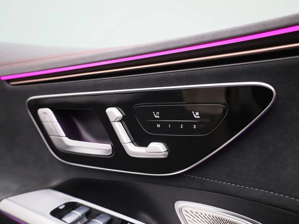 Mercedes-Benz EQE (2022) — foto 24 van 72