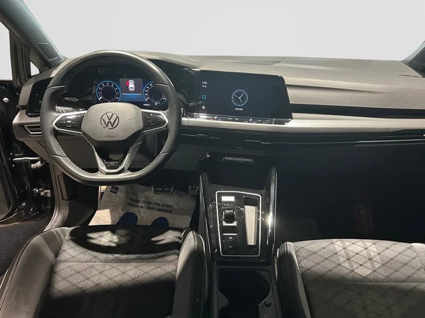 VOLKSWAGEN Golf VIII SW (2024) — foto 28 van 28