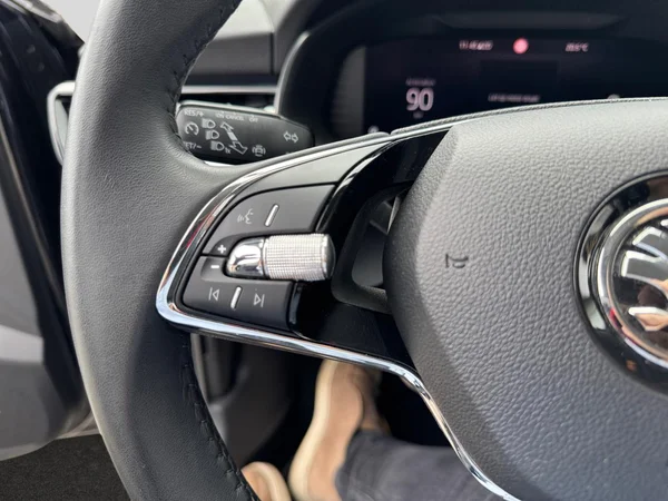 SKODA Kamiq (2023) — foto 2 van 19