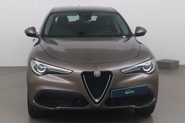 Alfa Romeo Stelvio (2017) — foto 12 van 22