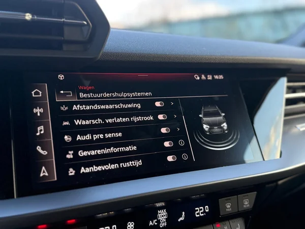 AUDI A3 Sportback (2024) — foto 18 van 28