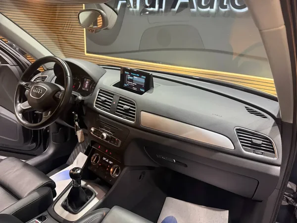 Audi Q3 (2015) — foto 5 van 20