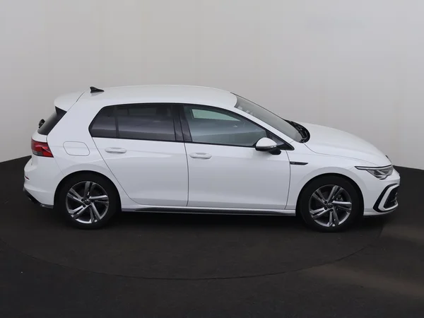 VOLKSWAGEN Golf (2022) — foto 24 van 28