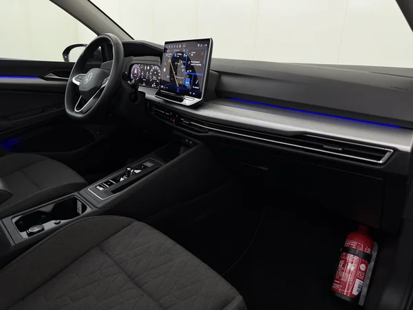 VOLKSWAGEN Golf Variant (2025) — foto 3 van 30