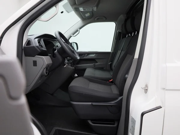 Volkswagen Transporter (2023) — foto 3 van 38