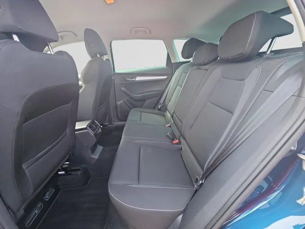 SKODA Karoq (2023) — foto 10 van 24