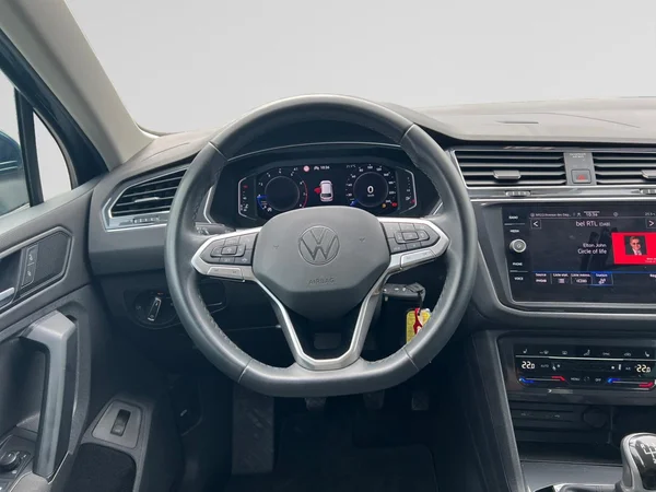 VOLKSWAGEN Tiguan (2023) — foto 16 van 18
