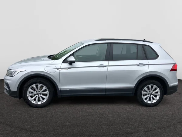 VOLKSWAGEN Tiguan eHybrid (PHEV) (2023) — foto 2 van 24