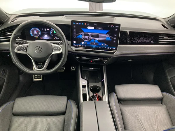 VOLKSWAGEN Passat SW (2024) — foto 7 van 36