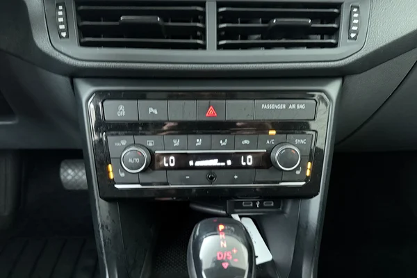 Volkswagen T-Cross (2021) — foto 9 van 23