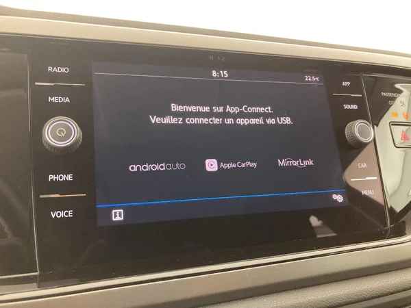 VOLKSWAGEN Polo (2019) — foto 2 van 36