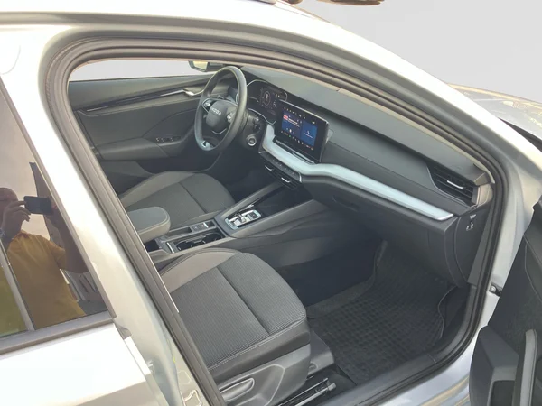 SKODA Octavia Combi (2025) — foto 4 van 25