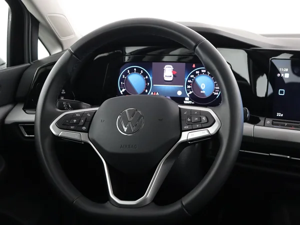 VOLKSWAGEN Golf (2024) — foto 14 van 28